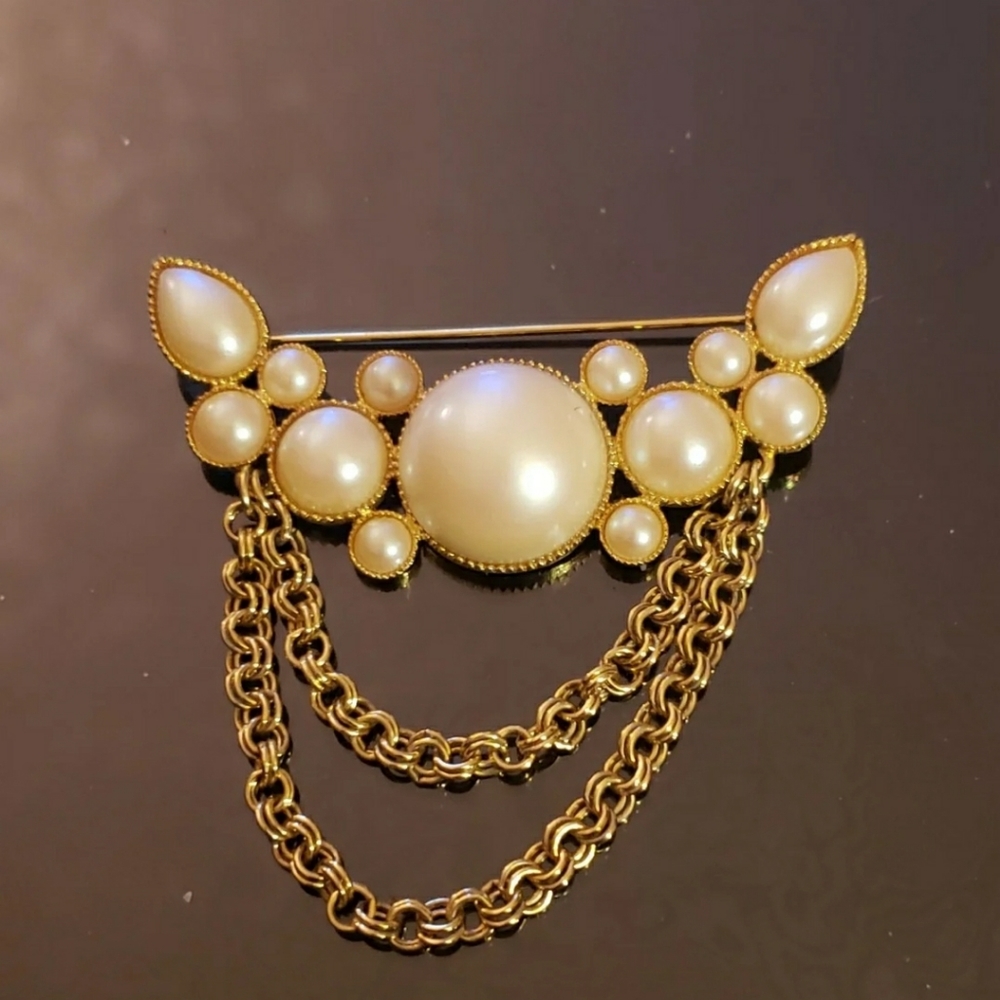 Rare find brooch vintage RICHELIEU cream faux pearl Gold tone